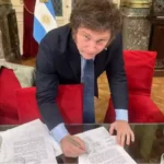 javier_milei_firma